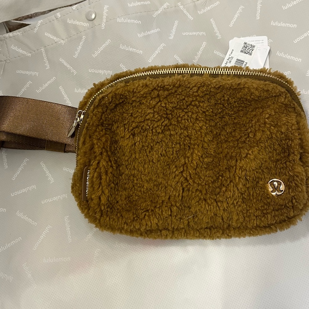 Lululemon fleece everywhere belt bag *burnt caramel - Picture 3 of 7